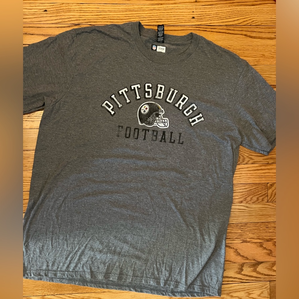 EUC Pittsburgh Football T-shirt 🏈💛🖤